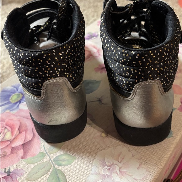 Silver Reebok hightops - Picture 4 of 6